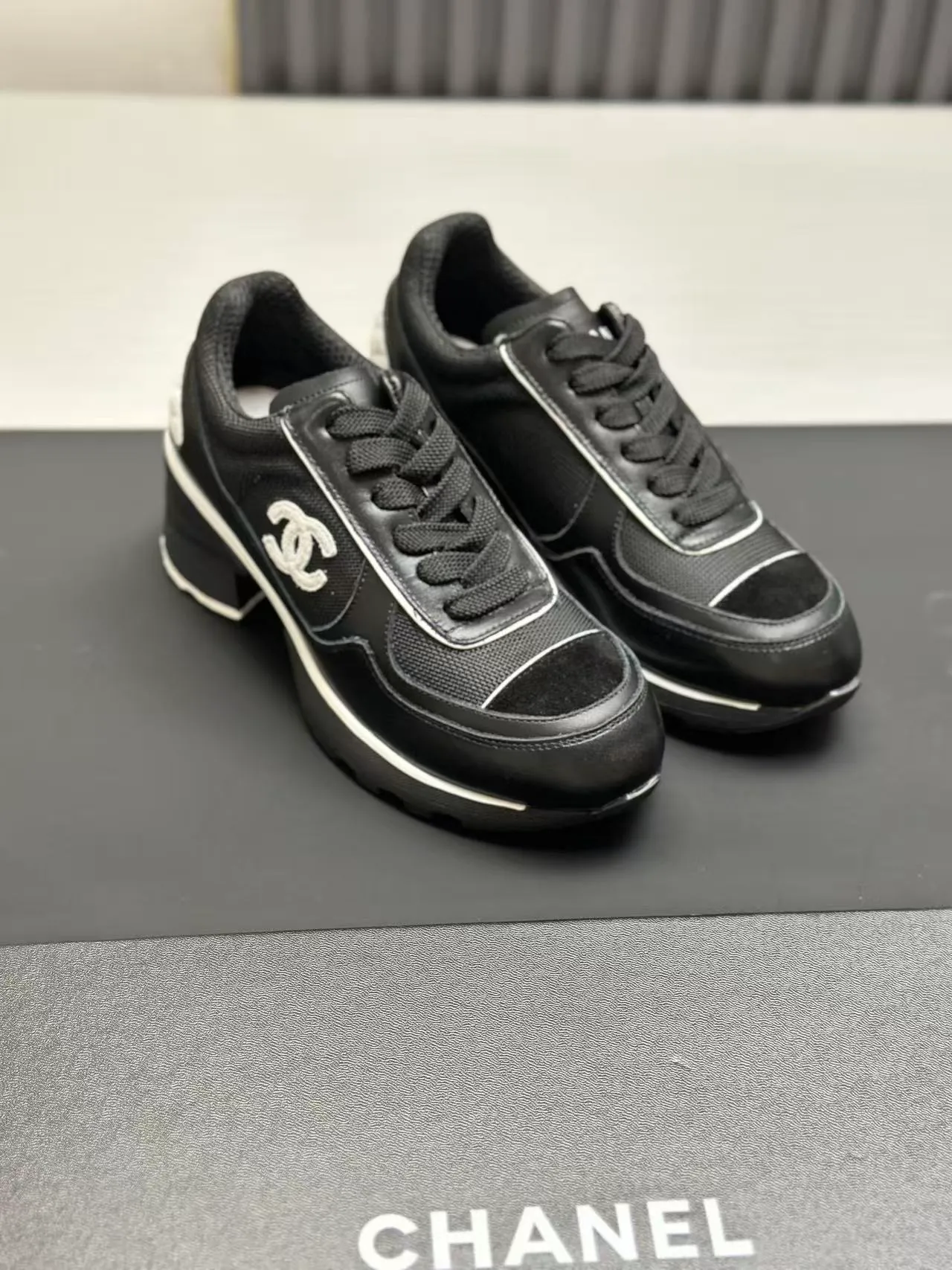 Men's shoes 💰620💰Women's 🚺 Chanel Panda shoes! 2025 counter top casual sports shoes This classic design; the upper is in the style of electric embroidery with various techniques; the outsole is fashionable and sporty; the unusual inclusion of a variety of color matching elements... The diversified mix and match is very good-looking and versatile, and can be used for leisure, fashion, sports, and outdoor... ꫛꫀꪝ Go➫ Materials: ❶Upper made of: original imported first-layer silk cowhide + original waterproof cloth + original first-layer cowhide ❷Inner use: Original Yangli+wang ❸ Outsole based on: Original TPU combination outsole Special counter boutique packaging complete set for women 35–41
